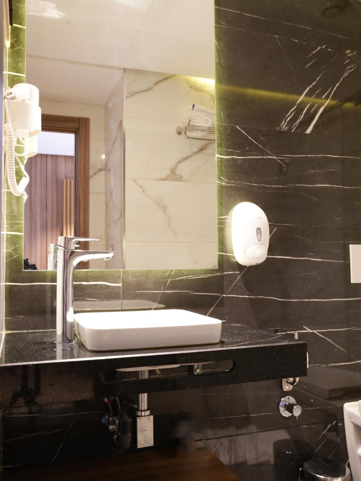 First Suites Hotel Rabat Esterno foto